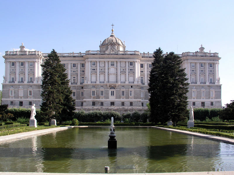 http://www.madrid2demayo.es/wp-content/uploads/2010/03/palacio-real-Madrid.jpg